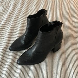 Steve Madden pointed toe snakeskin boots